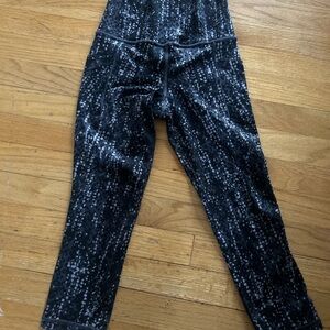 ATHLETA Black and Gray Patterned Leggings